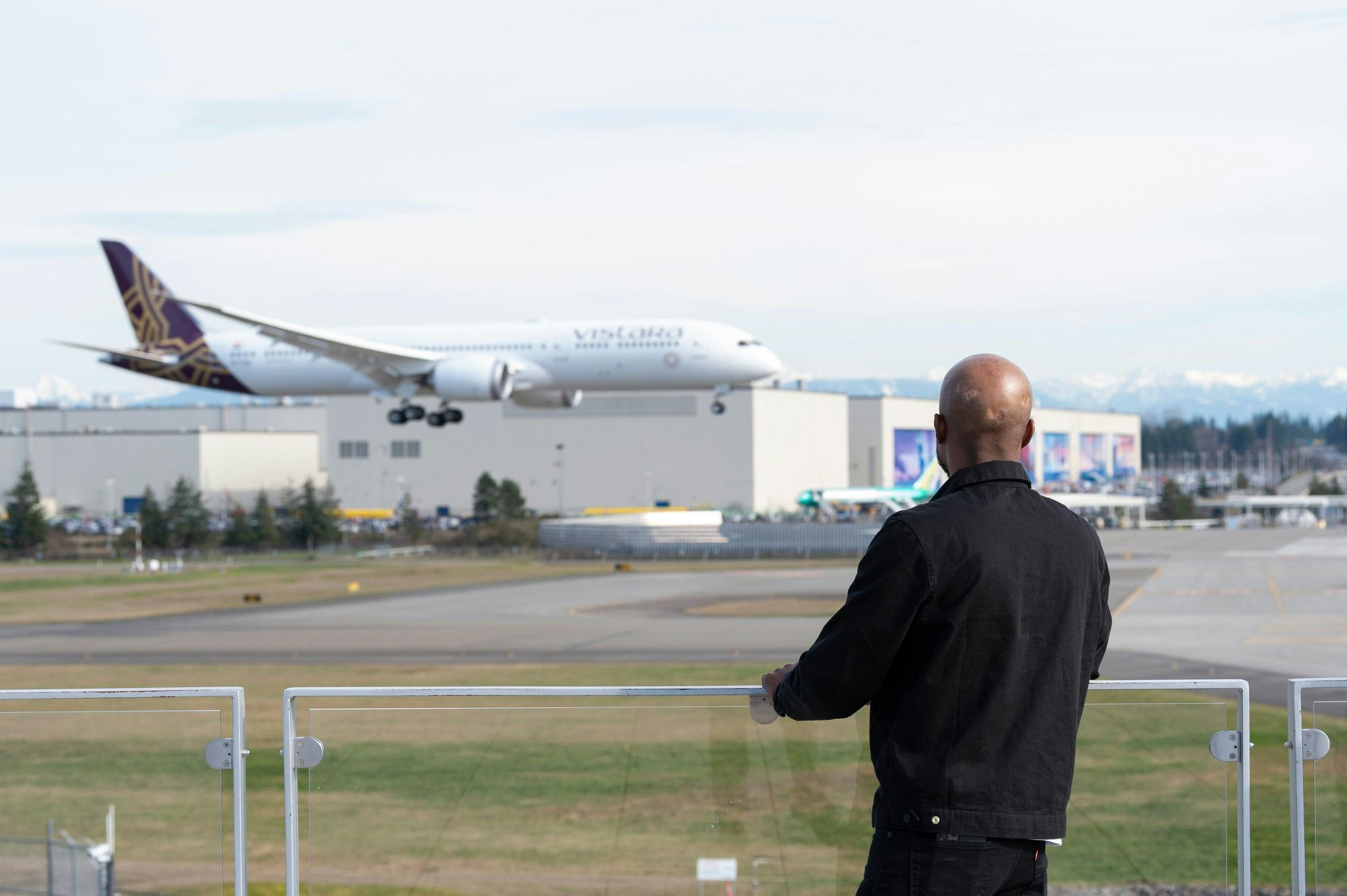 Surveying take offs and approaches from the Sky Deck